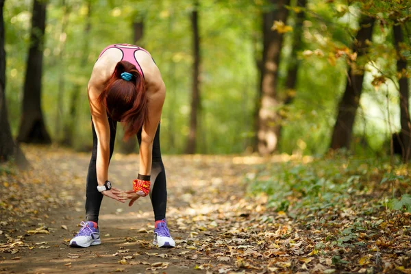 Woman doing exercise — Stock Photo, Image