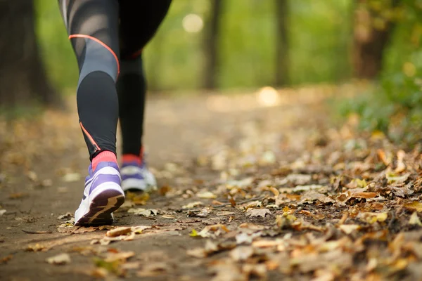 Runner feet running on road — Stock Photo, Image