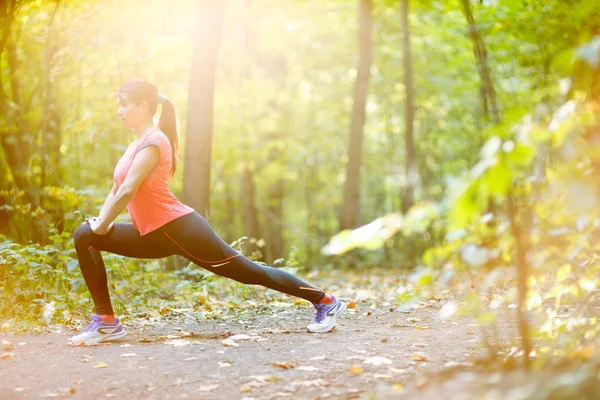 Woman practicing or exercising — Stock Photo, Image