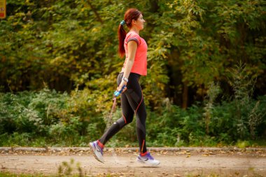 kadın ile ip atlama atlama