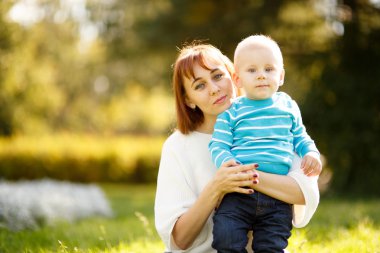 Anne ve Oğul Oynuyor