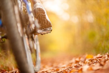 bisiklet pedalı üzerinde ayak