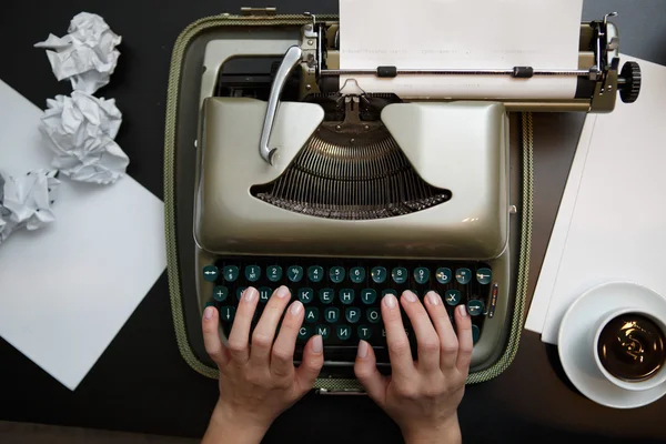 Vintage typewriter and white paper — Stock Photo, Image