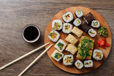 Sushi yuvarlak ahşap plaka ayarla