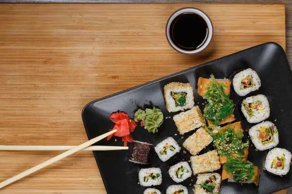 Olika av sushi rullar — Stockfoto