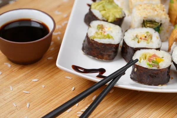 Olika av sushi rullar — Stockfoto