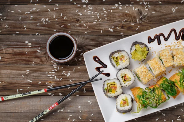 Olika av sushi rullar — Stockfoto