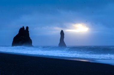 Reynisdrangar, İzlanda'daki kayalar