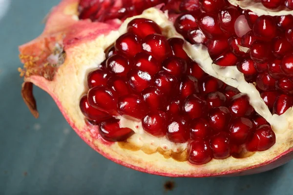 Ripe and juicy pomegranate broken into pieces, closeup — Stock Photo, Image