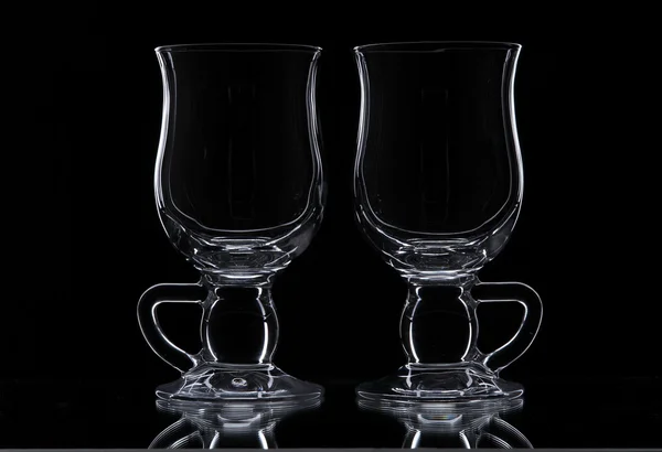 Deux verres sur fond noir — Photo