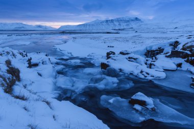 Kirkjufellsfoss. İzlanda manzara.