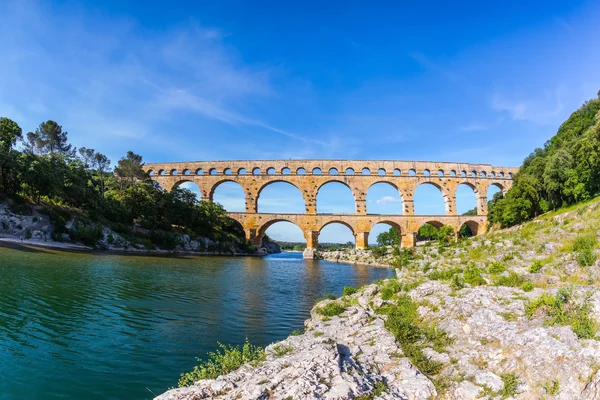 Acueducto de tres niveles Pont du Gard — Foto de Stock