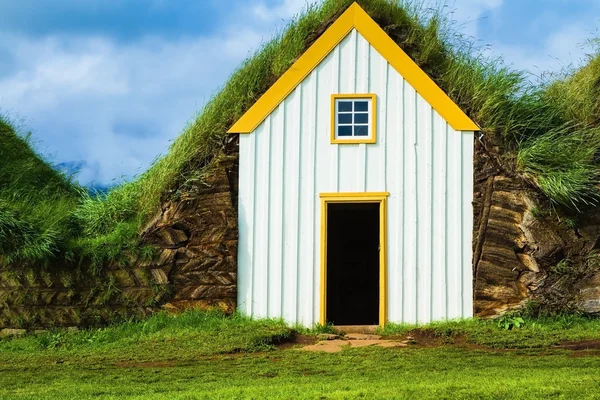 House roofed by turf — Stok fotoğraf