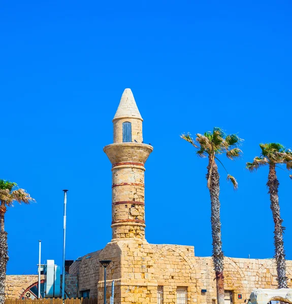 Minaret and fortifications of Caesarea — Stock Photo, Image