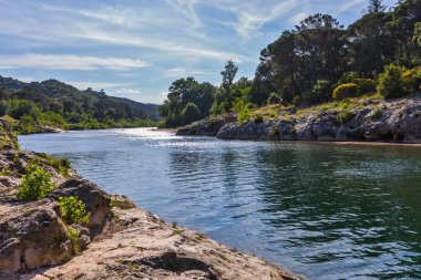 Gardon Nehri ve güzel park