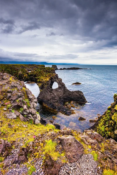 Acantilados costeros mágicos, Islandia — Foto de Stock