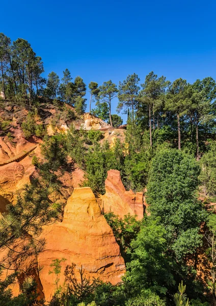 Oranje heuvels in de provincie van Roussillon — Stockfoto