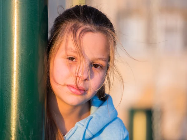 Kahverengi gözlü güzel genç kız — Stok fotoğraf