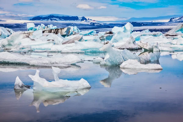 Laguna di ghiaccio a luglio in Islanda — Foto Stock