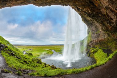 Temmuz ayında Seljalandsfoss şelale