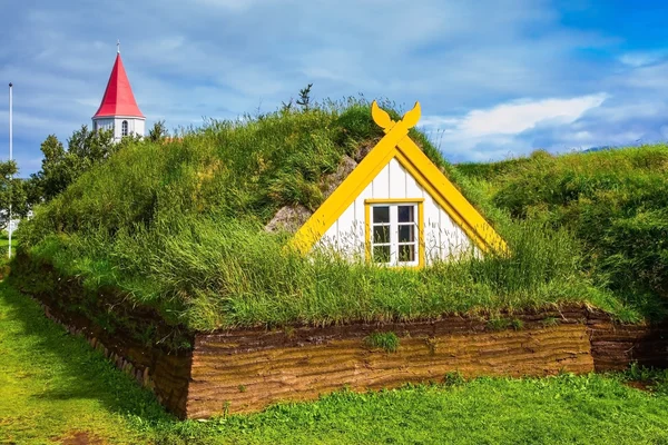 House roofed by turf and grass — Stock Photo, Image