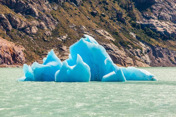 Smaragd water van lake Viedma — Stockfoto