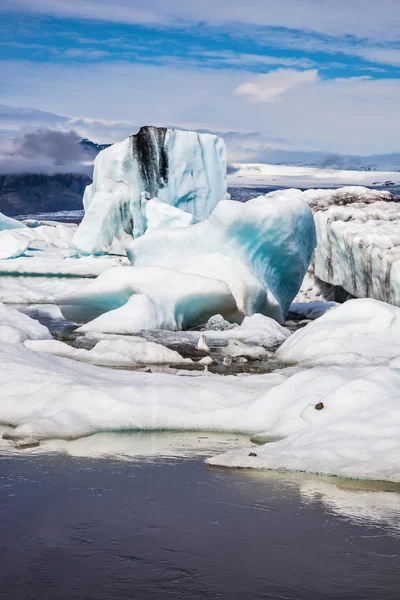 Плавающие лёд и облака — стоковое фото