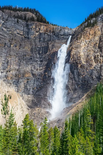 Jesienią Takakkaw Falls w Parku Narodowym Yoho — Zdjęcie stockowe