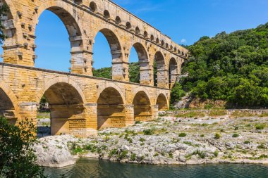 Pont du Gard en yüksek Roma su kemeri