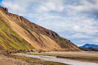 Vadi çapraz akarsu ve nehir meltwater