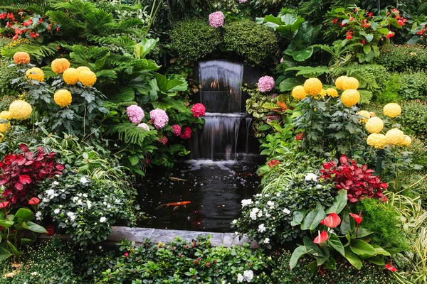 Gorgeous three-stage fountain — Stock Photo, Image