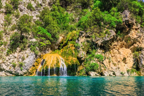 Vyhlídkový kulatý vodopád v kaňonu Verdon — Stock fotografie