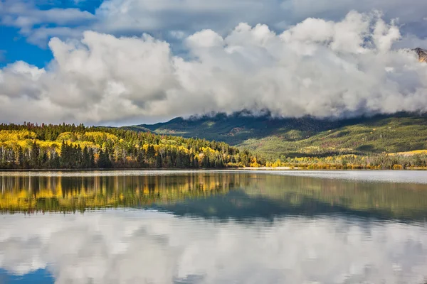 Lago Patricia en el Parque Nacional Jasper —  Fotos de Stock