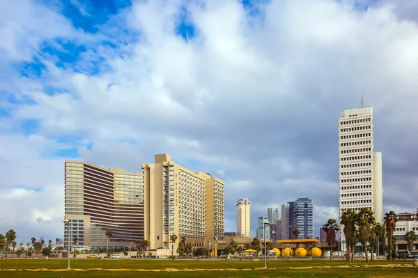 Rascacielos en el terraplén de Tel Aviv — Foto de Stock