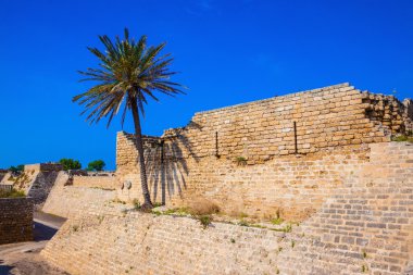 Caesarea çevresinde koruyucu hendek