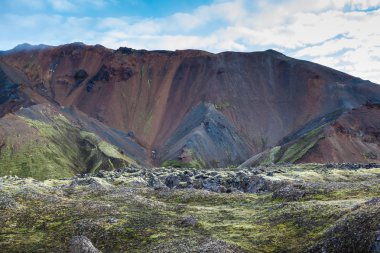 rhyolite dağları ile çevrili vadi