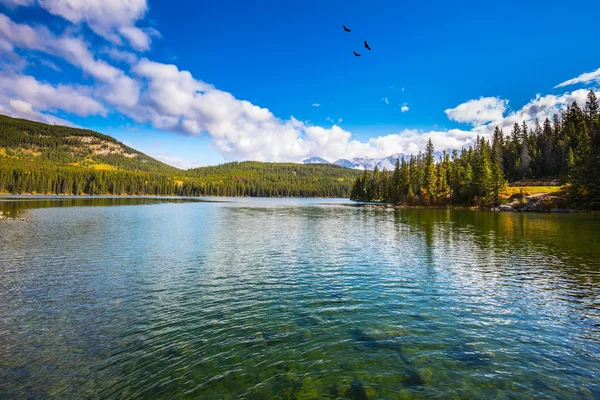 Acqua del lago della piramide — Foto Stock