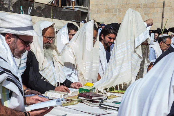 Menschenmenge jüdischer Gottesdienstbesucher — Stockfoto