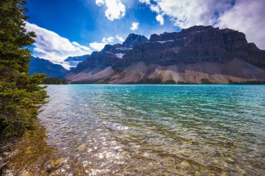 İnanılmaz dağ buzul Bow Gölü 
