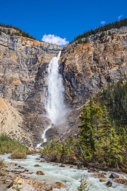 Takakkaw Falls Yoho Milli Parkı'nda 