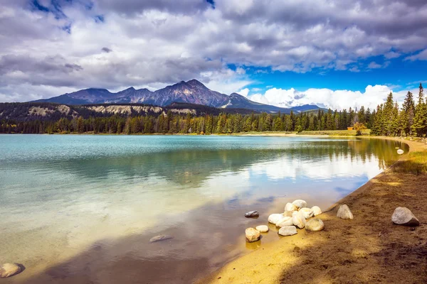 Lago bastante redondo — Foto de Stock