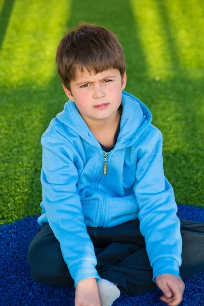 Mooie jongen poseren — Stockfoto