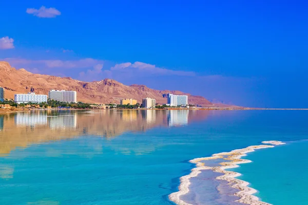 Shoaled Dead Sea at coast of Israel. — Stock Photo, Image
