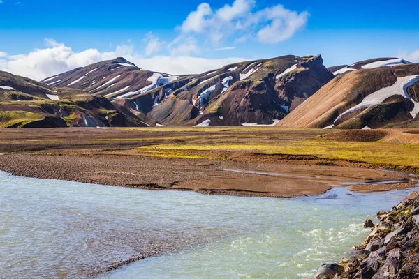 Sommar flod i nationalparken Landmannalaugar — Stockfoto