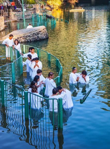 Christian pilgrims enter the water in white shirt — Stock Photo, Image