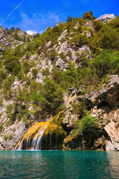 Malebný azurové vodopády — Stock fotografie