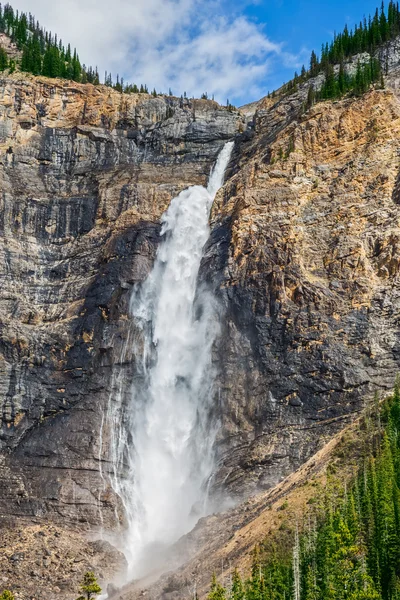 Yoho National Park. Autumn waterfall Takakkaw — Stock Photo, Image