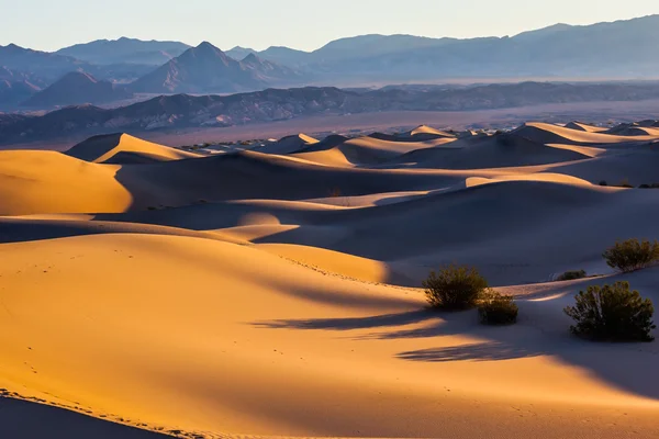 Smooth slopes of sand dunes — Stock Photo, Image