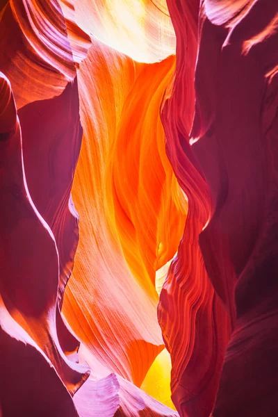 Incroyable fente de couleur canyon Antelope — Photo