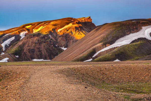 Mountains and glaciers covered with pink sun — Stock Photo, Image